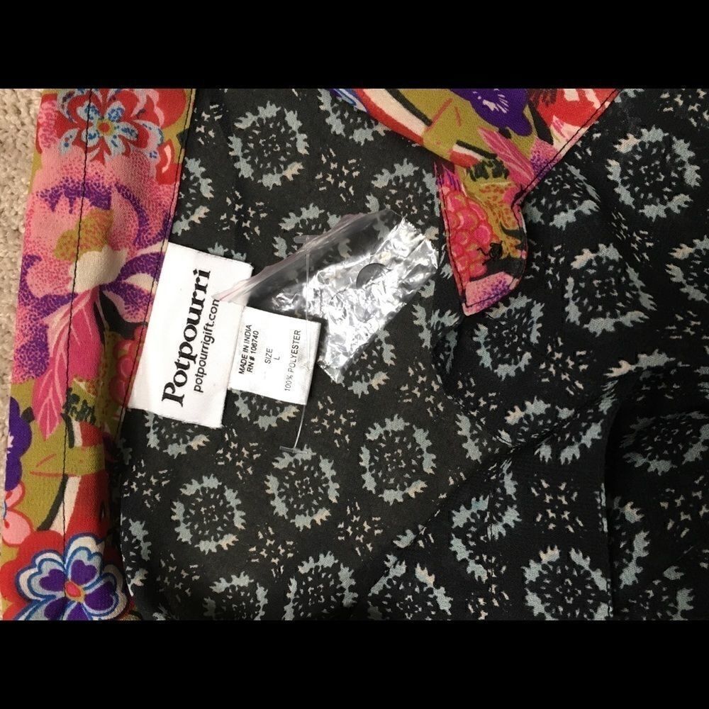 Floral blouse. NWOT  - Picture 7 of 7